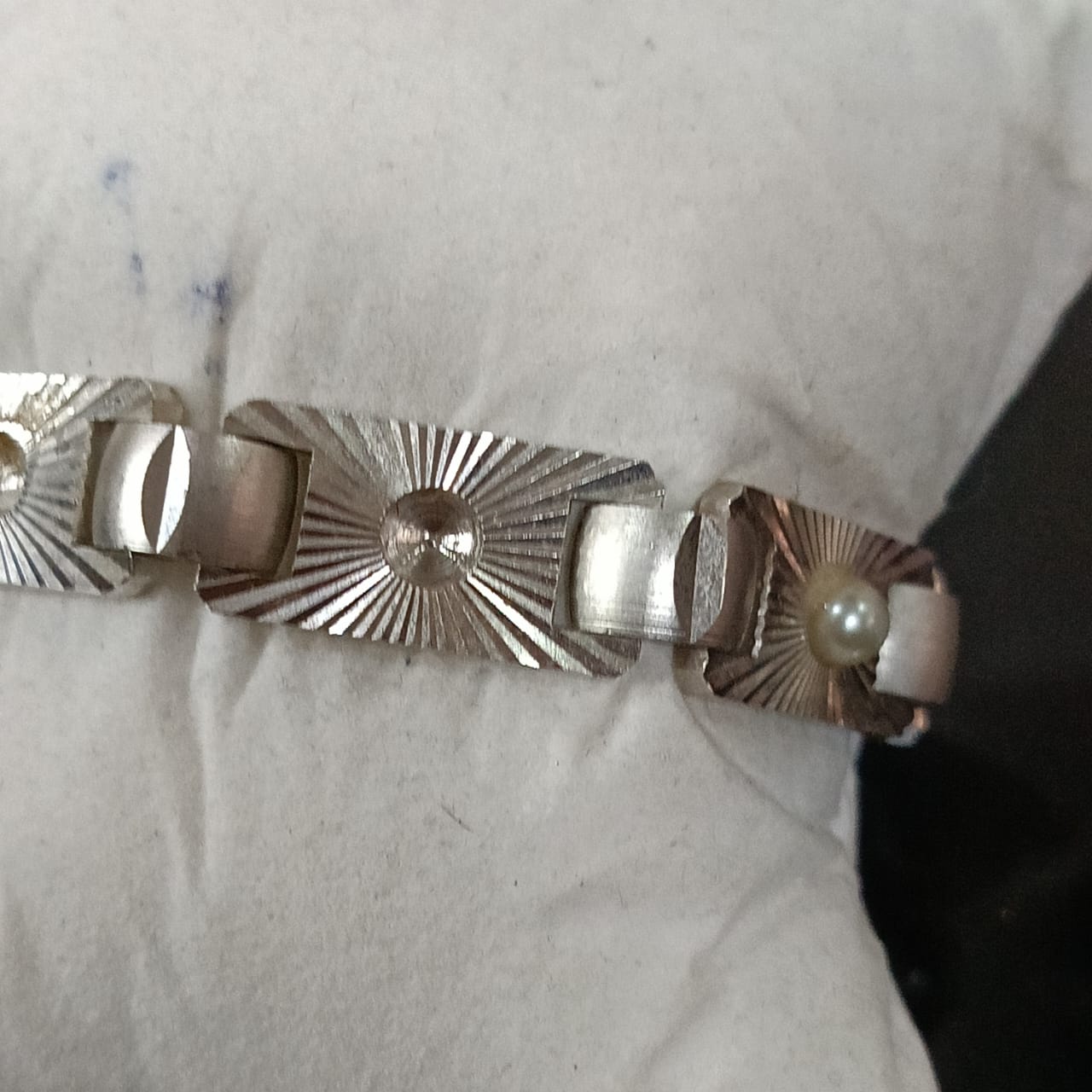 سوار بلاكي أبيض