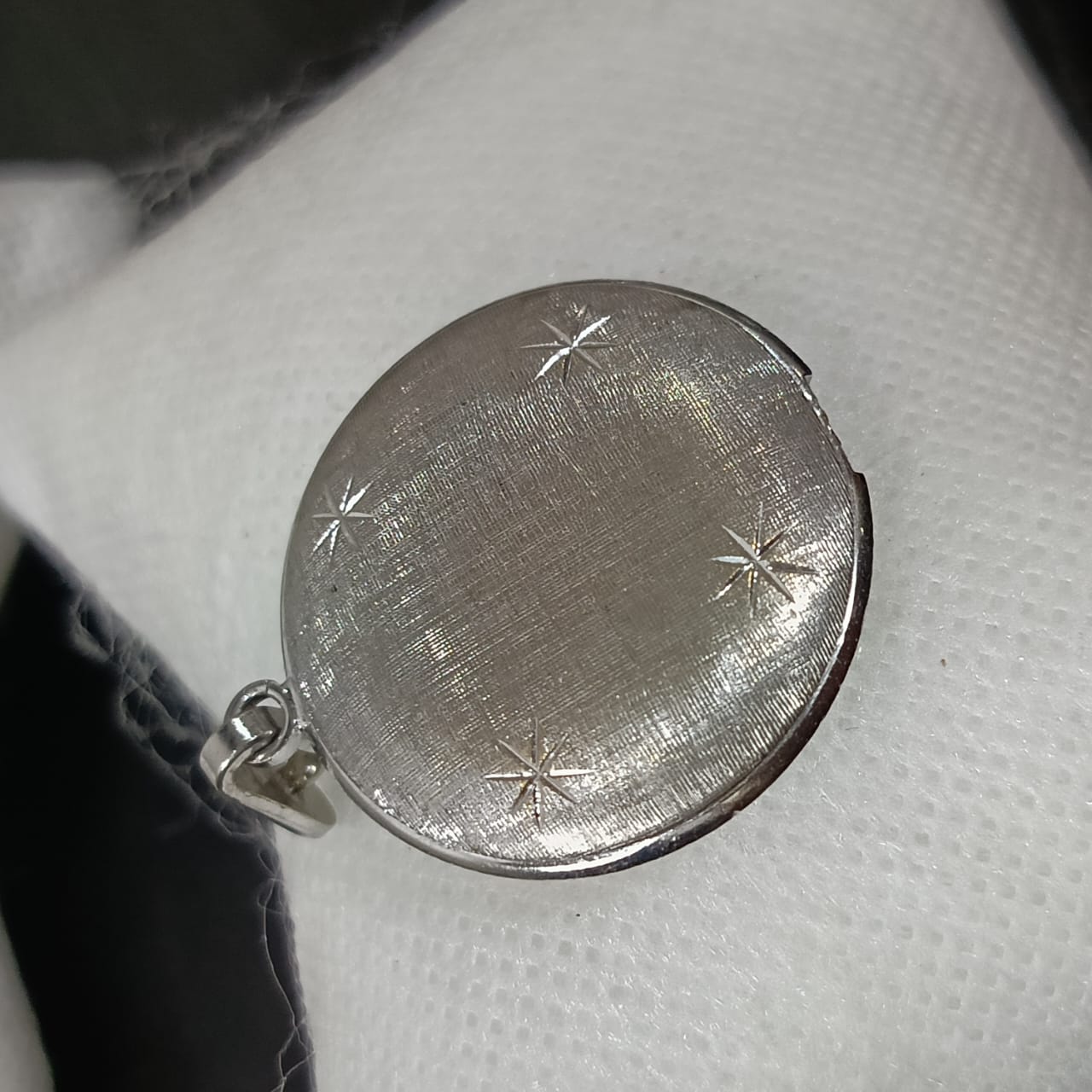 قلادة ساعة عاطلة بلاكي أبيض