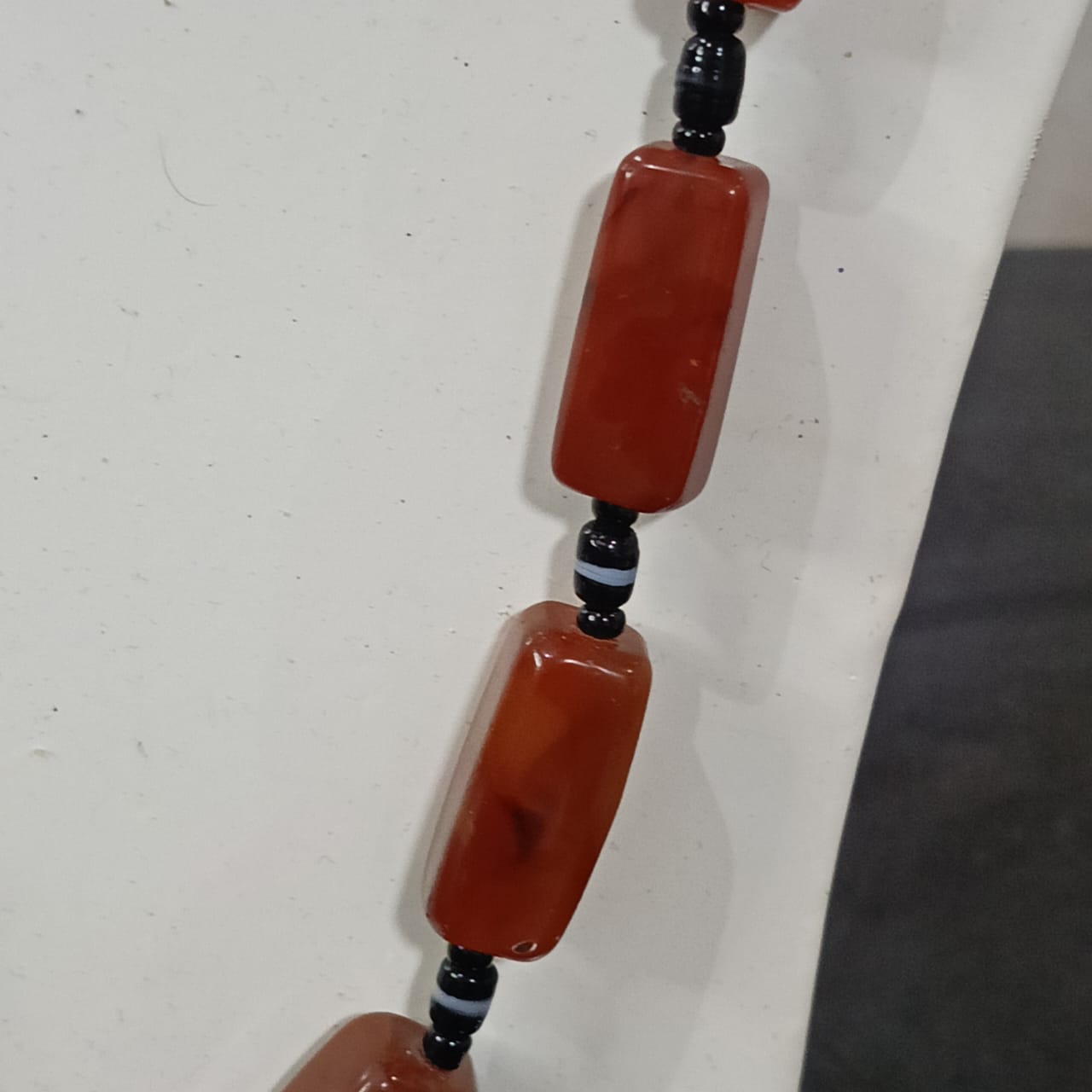 عقد تخفة بالعقيق مشمشي