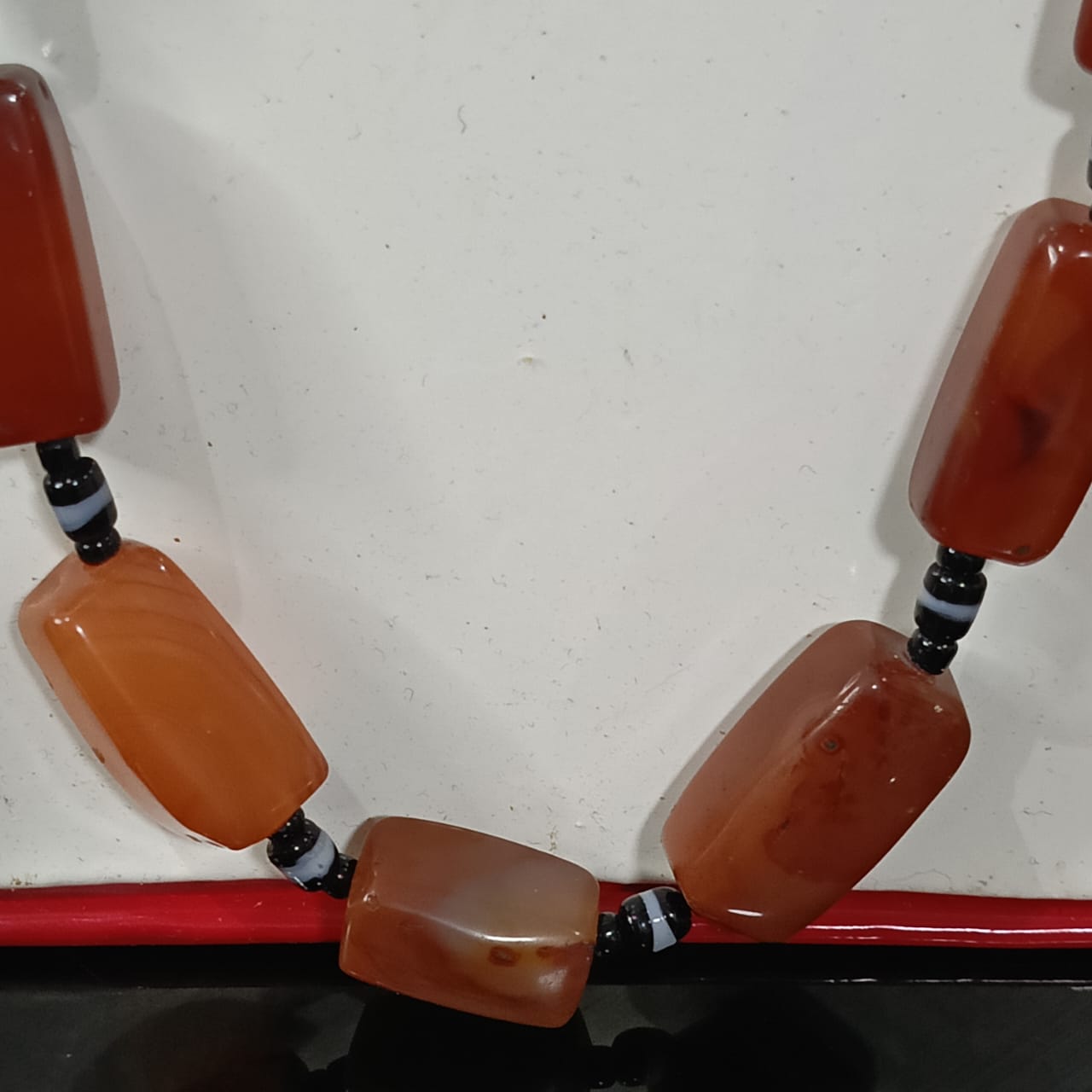 عقد تخفة بالعقيق مشمشي