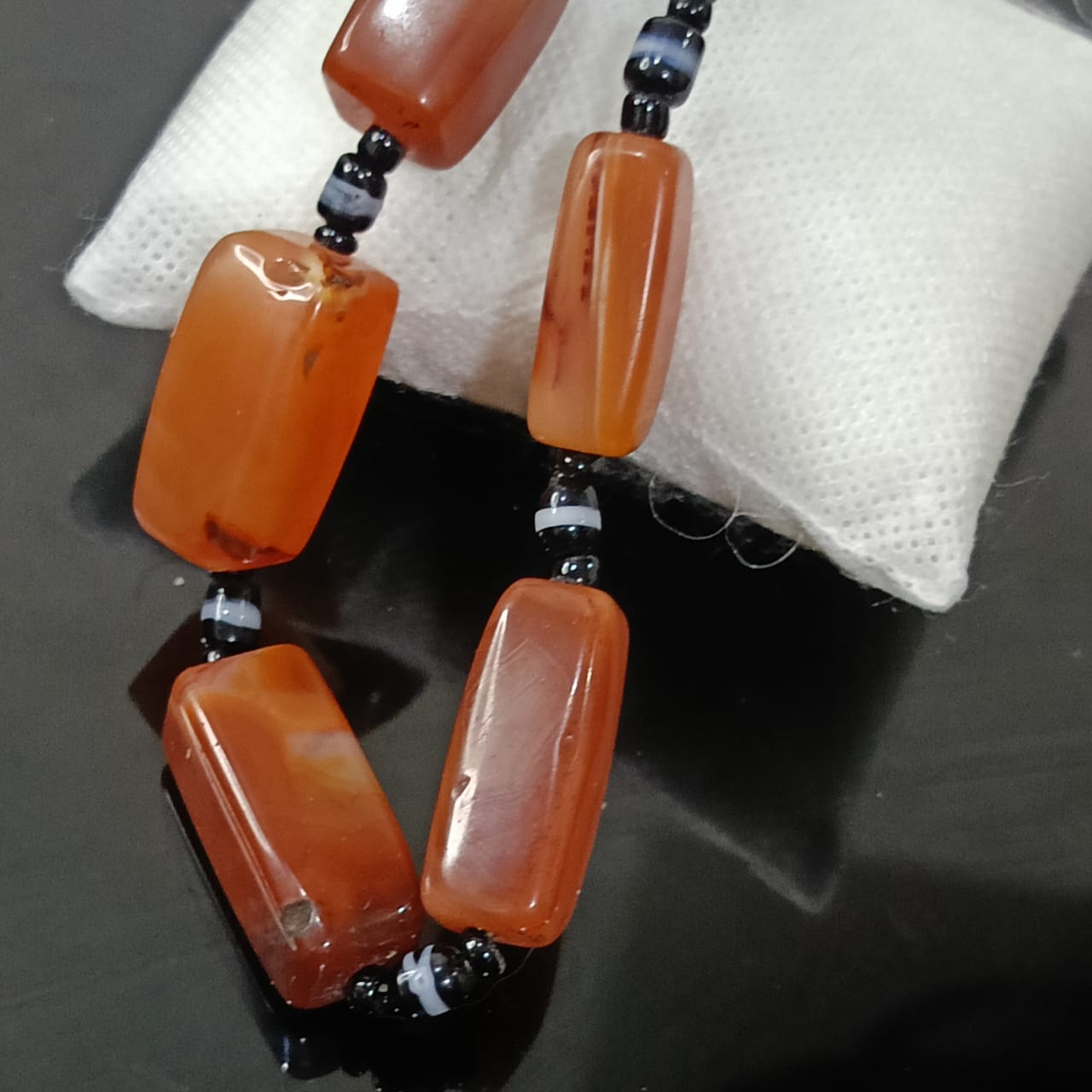 عقد تخفة بالعقيق مشمشي