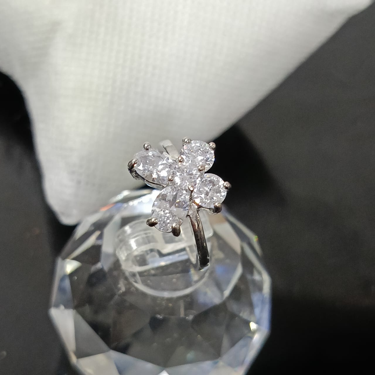 خاتم بلاكي أبيض