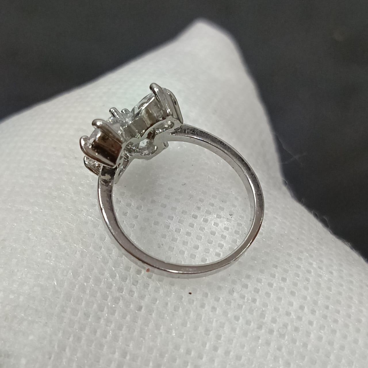 خاتم بلاكي أبيض