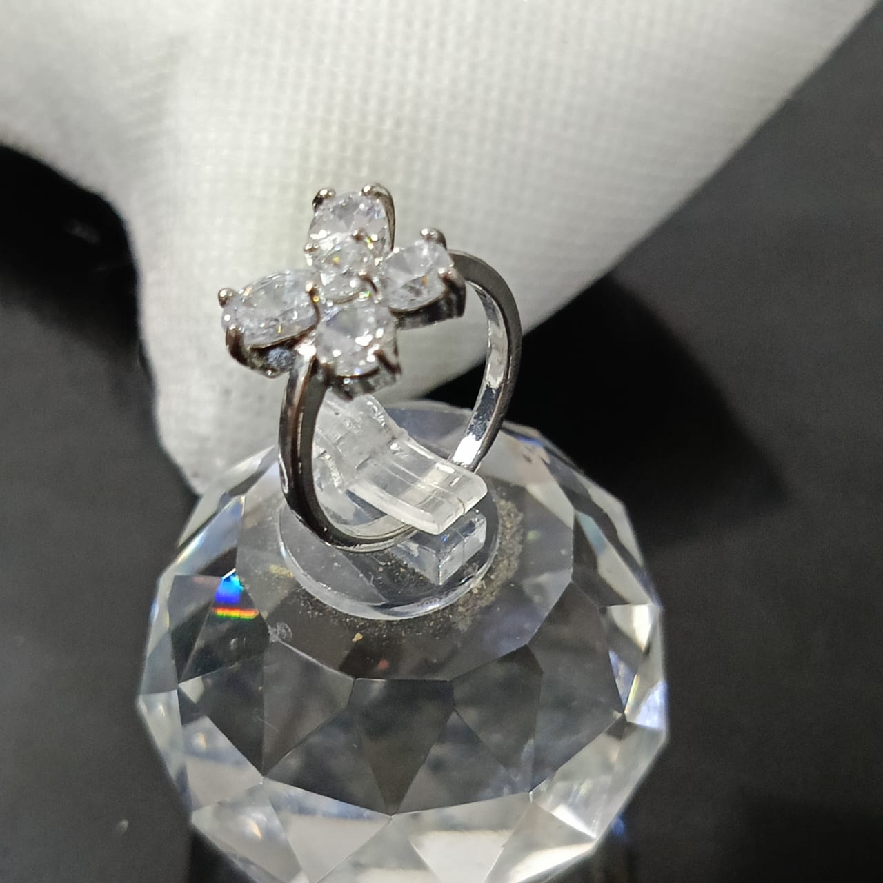 خاتم بلاكي أبيض