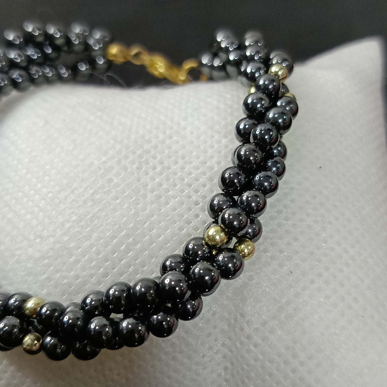 سوار نسائي بحجر الحديد صيني