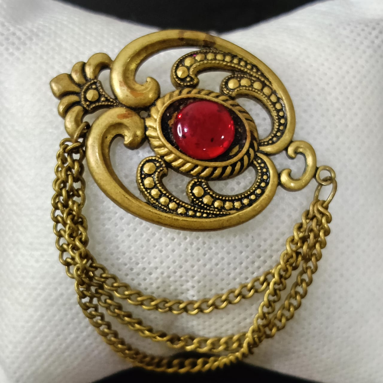 بروش نسائي نحاس