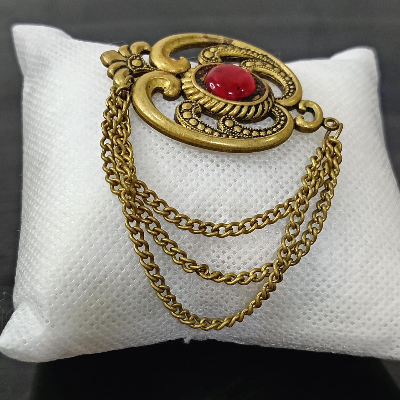 بروش نسائي نحاس