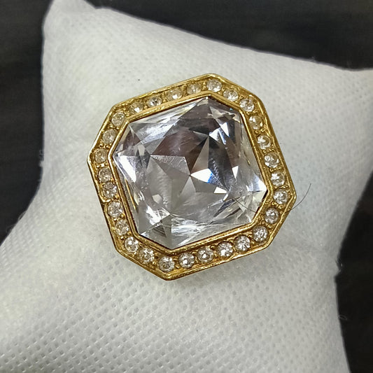 بروش بلاكي مرصع بالأحجار