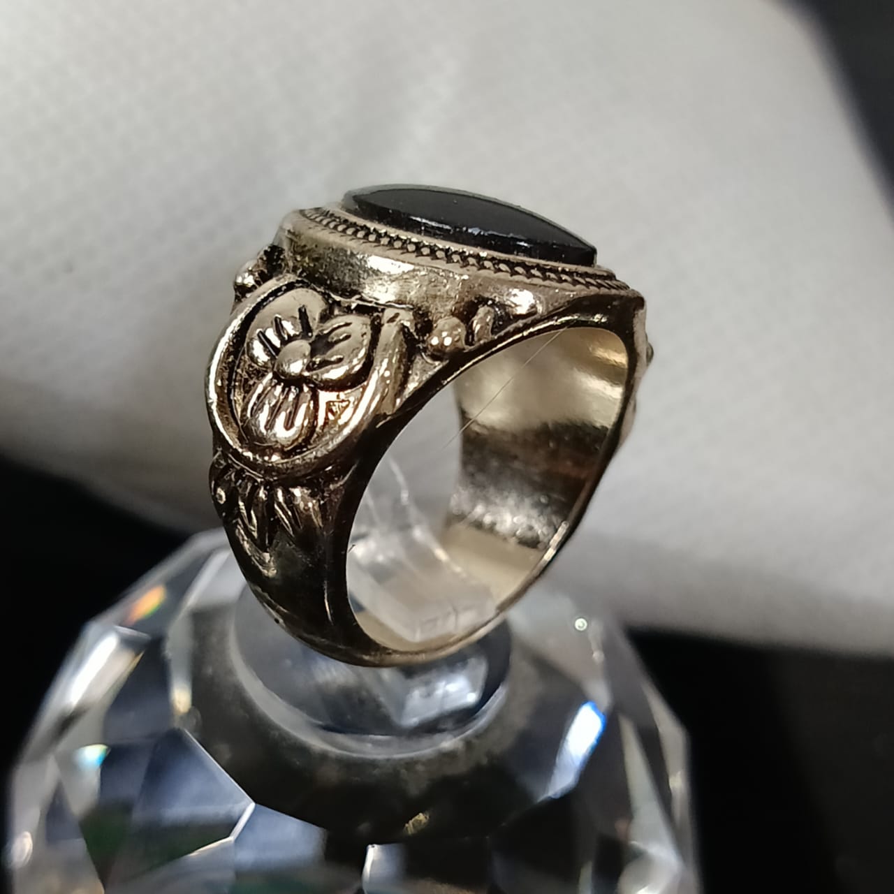 خاتم بلاكي أبيض