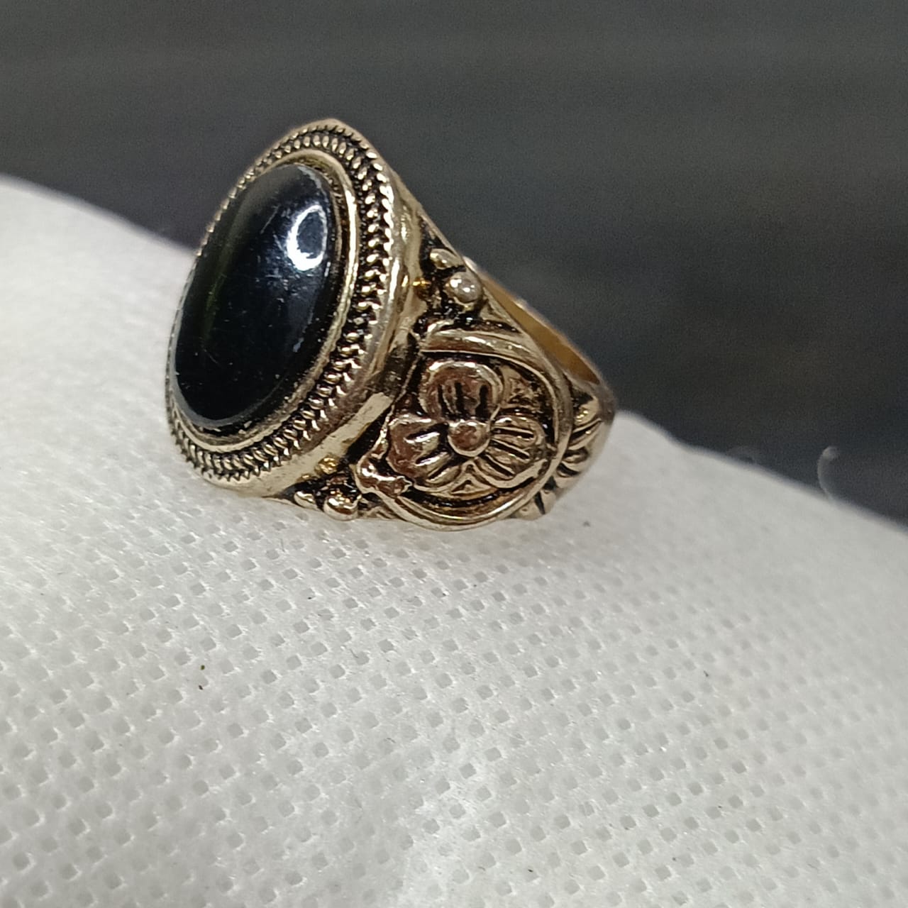 خاتم بلاكي أبيض