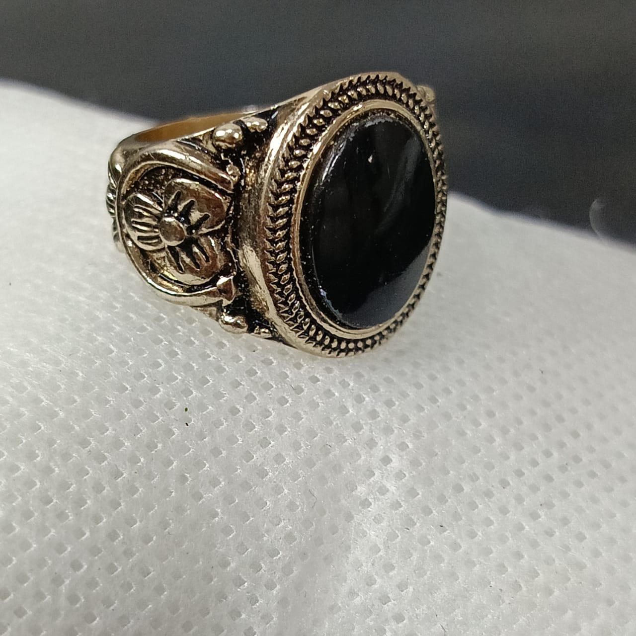 خاتم بلاكي أبيض