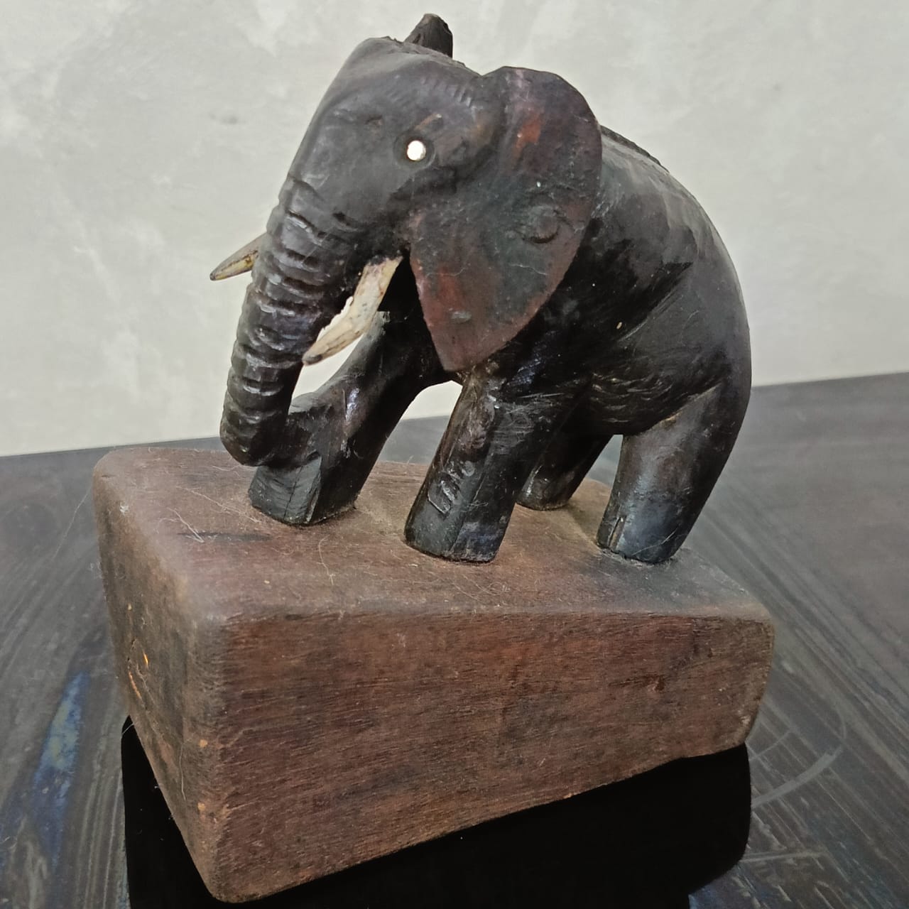 تحفة نادرة قديمة بعينين من حجر ماس ديكور