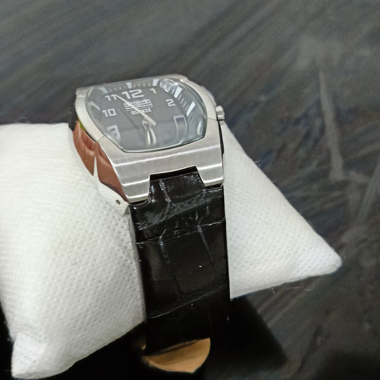 Montre quinze Quartz original neuf