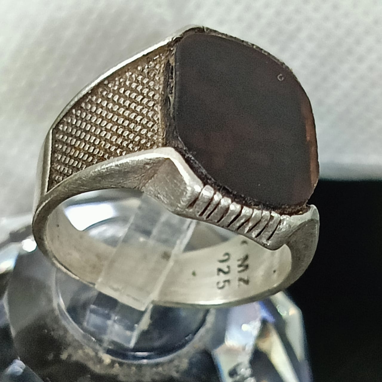 خاتم فضة بحجر الدم