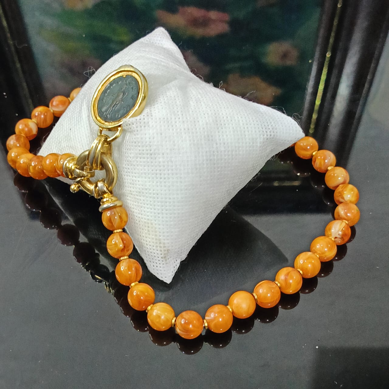 عقد تحفة بحجر كهرمان وقلادة عتيقة