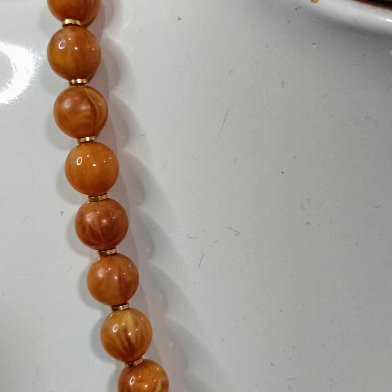 عقد تحفة بحجر كهرمان وقلادة عتيقة