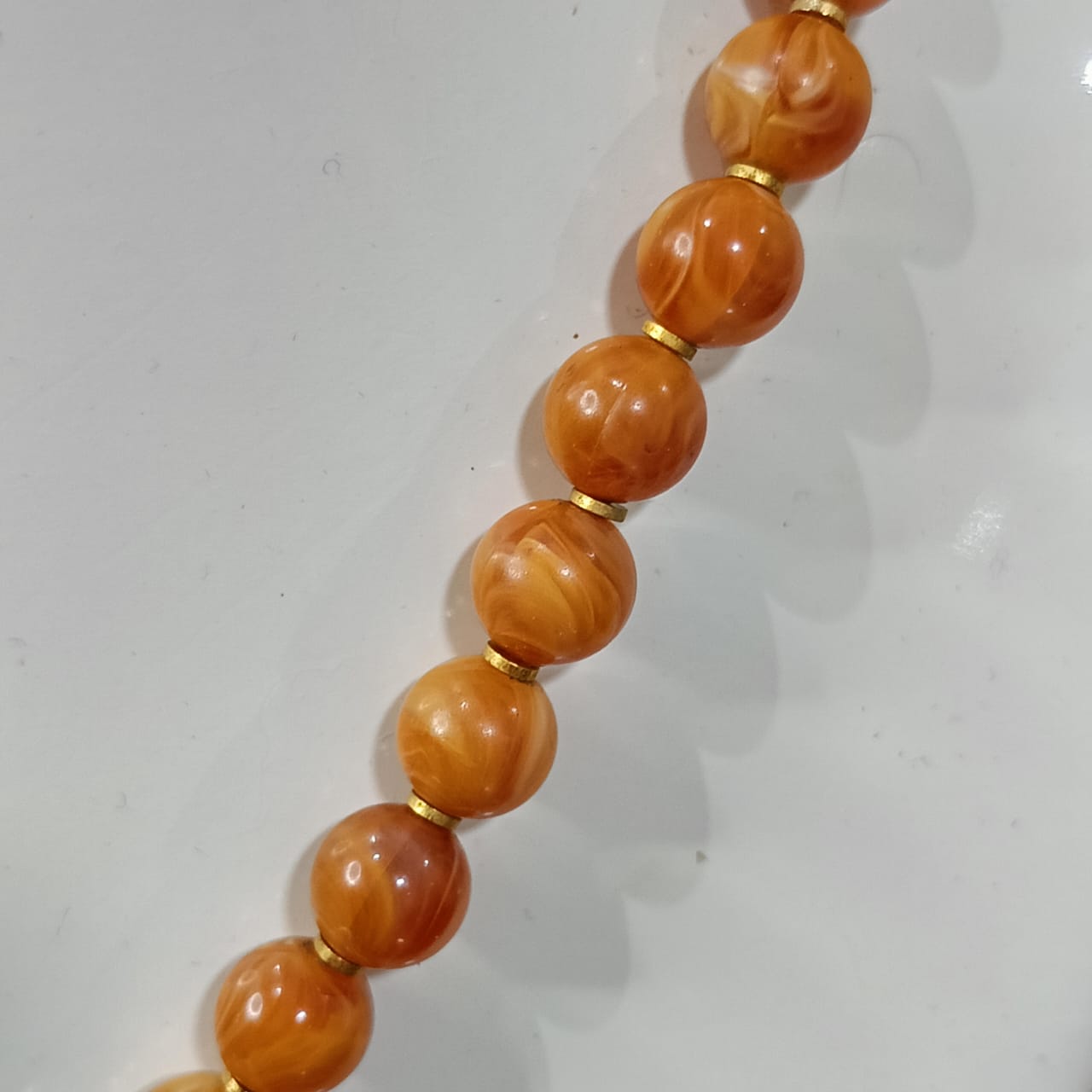 عقد تحفة بحجر كهرمان وقلادة عتيقة