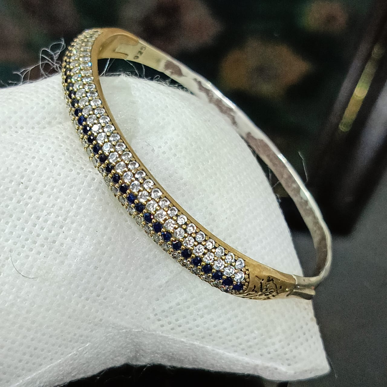 سوار فضة تحفة مرصع بالأحجار كريمة