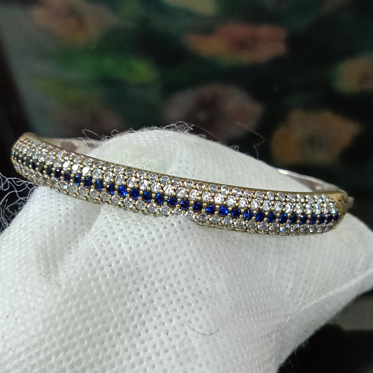 سوار فضة تحفة مرصع بالأحجار كريمة