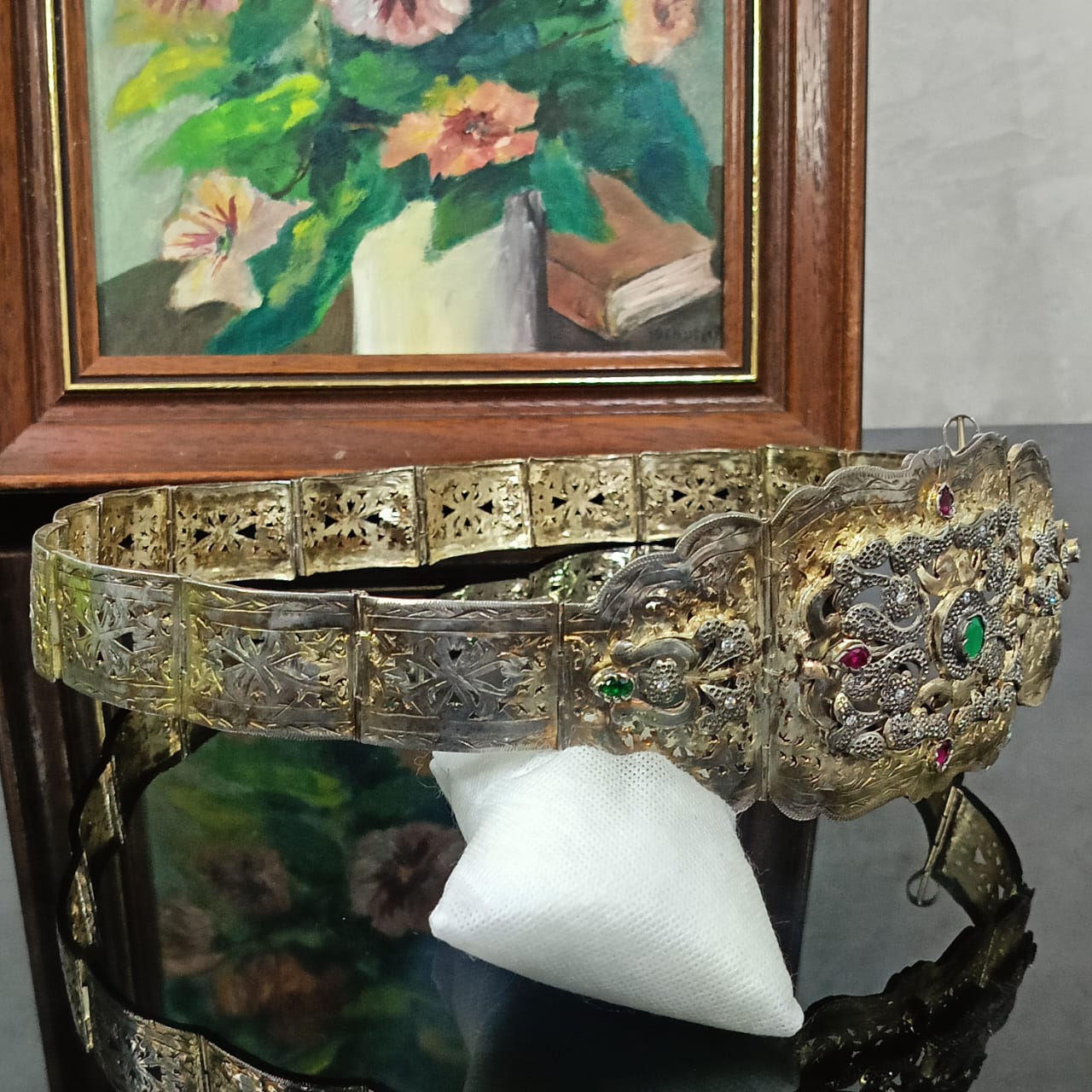 حزامة تحفة بلاكي مرصعة بحجر ياقوت وزمرد وكرستال