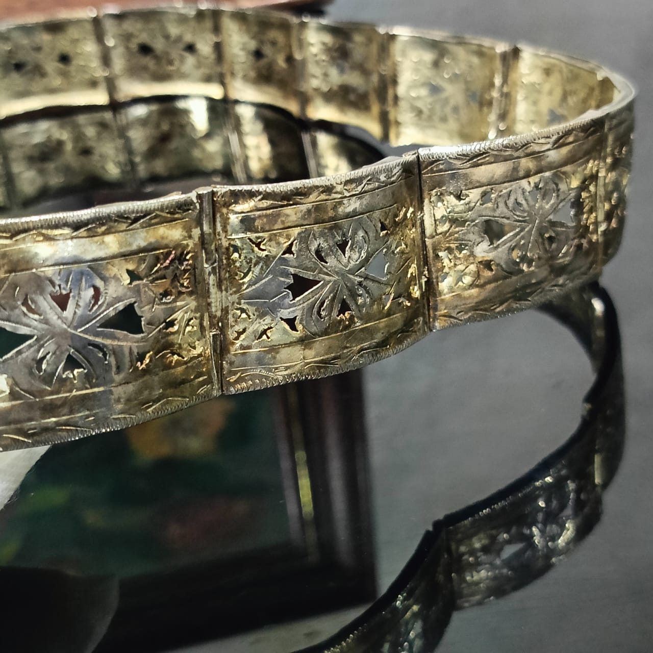 حزامة تحفة بلاكي مرصعة بحجر ياقوت وزمرد وكرستال