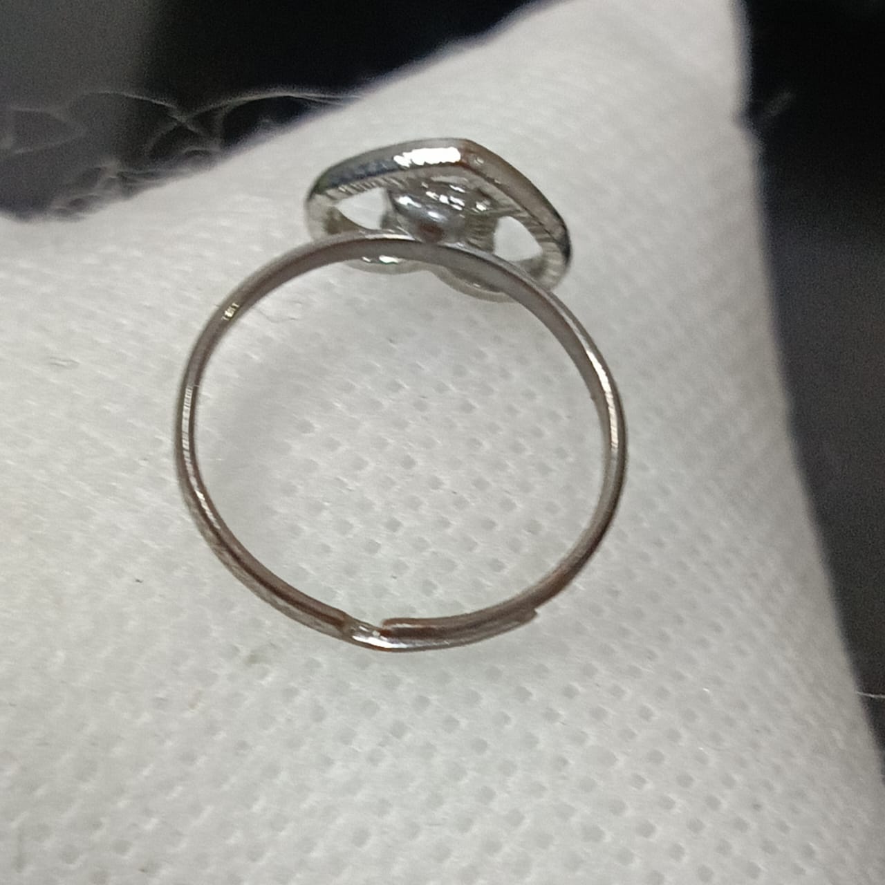 خاتم بلاكي أبيض