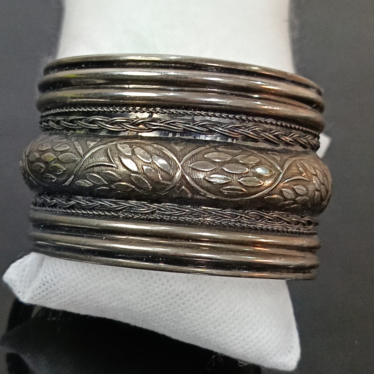 سوار نسائي نغلف بالفضة