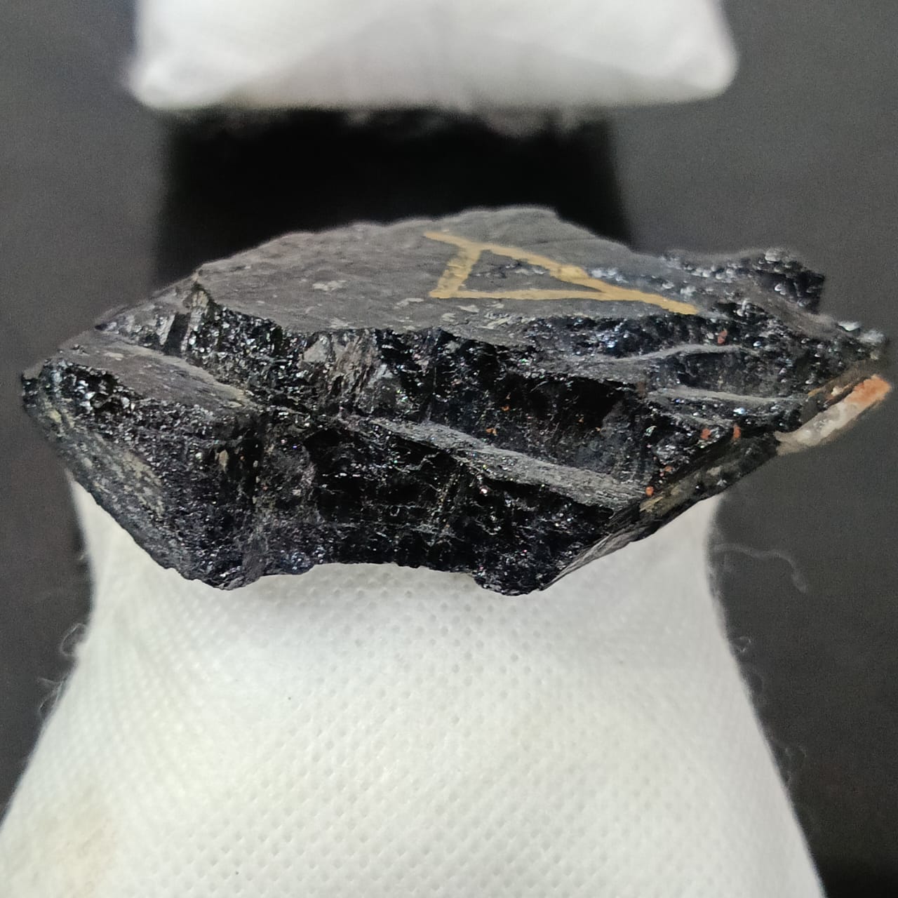 حجر كريم تورمالين أسود