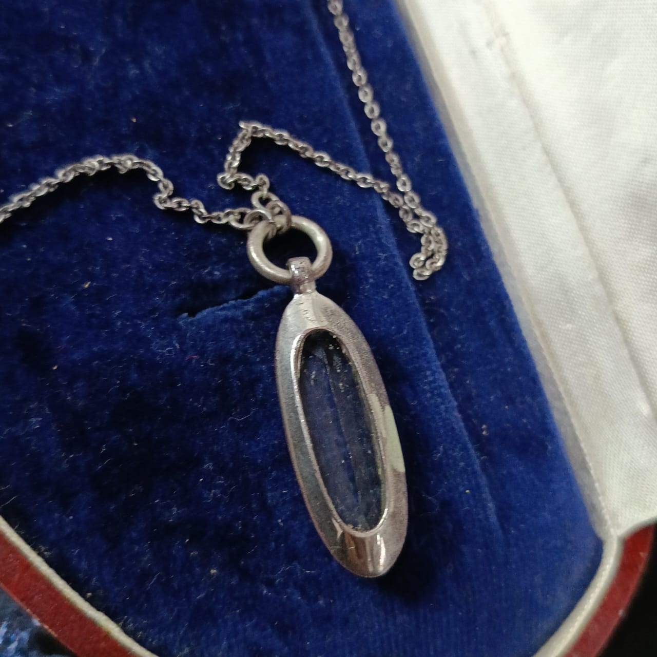 سلسلة فضة تحفة فرنسية بحجر سفير طبيعي