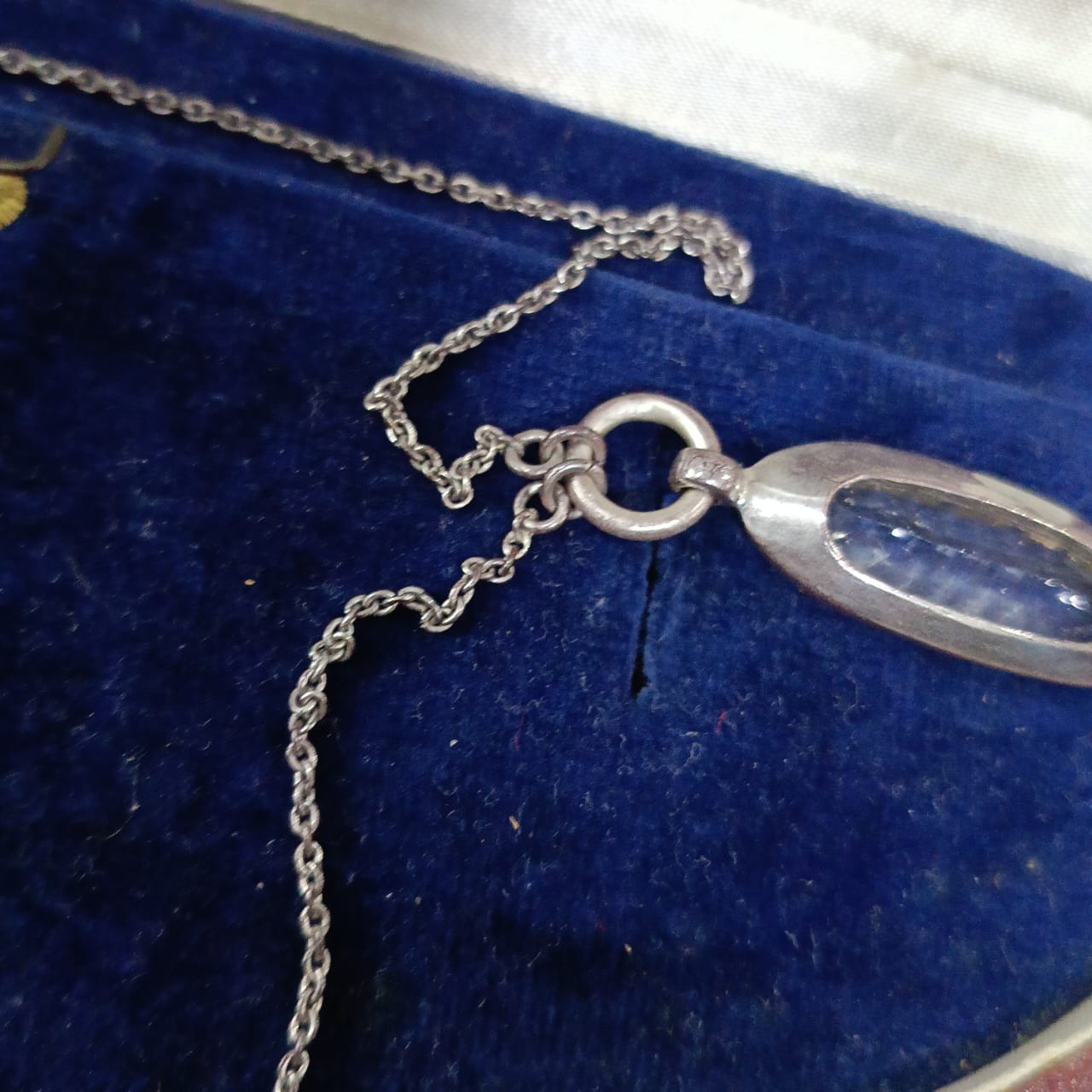 سلسلة فضة تحفة فرنسية بحجر سفير طبيعي