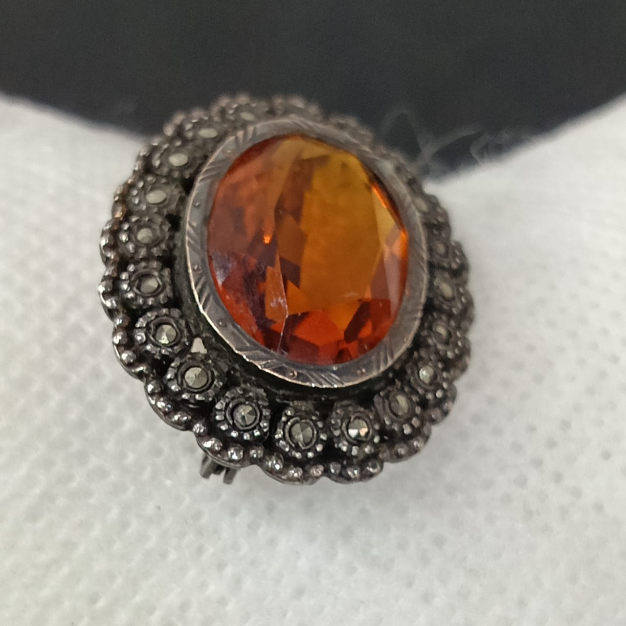 بروش فضة بحجر توباز