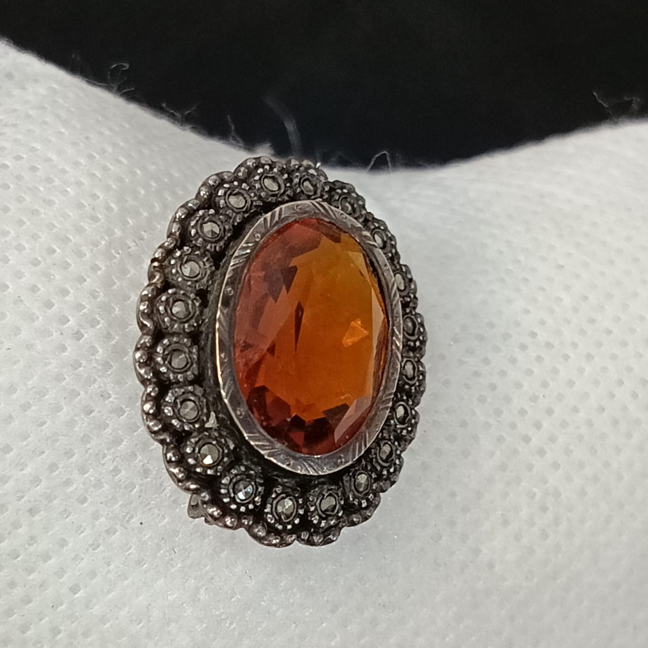 بروش فضة بحجر توباز