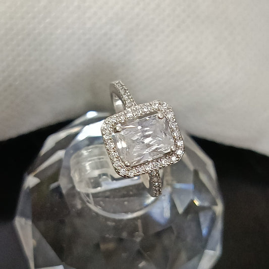 خاتم فضة نسائي مرصع بالأحجار