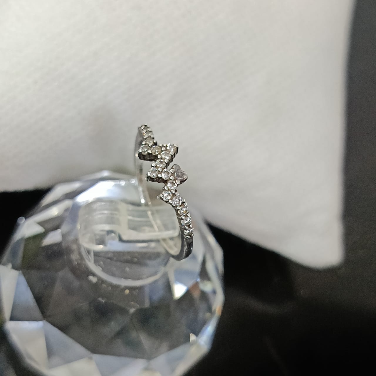 خاتم فضة نسائي مرصع بالأحجار