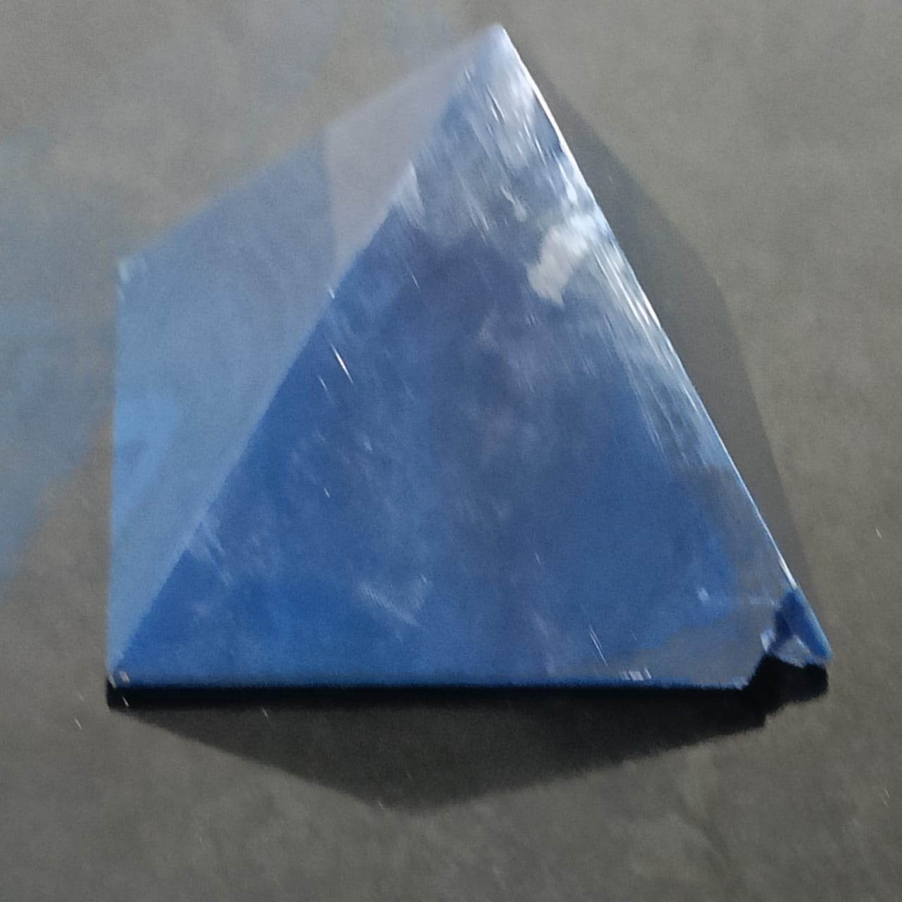 هرم من حجر عقيق أزرق طبيعي ديكور