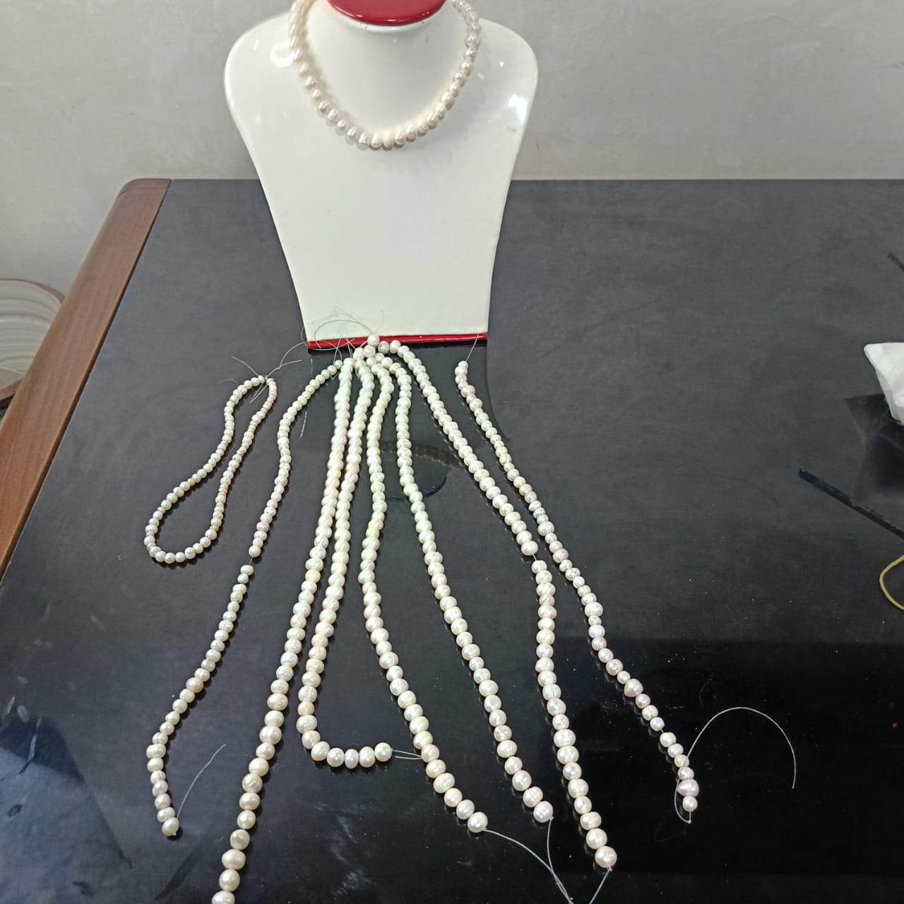 09 عقود لؤلؤ طبيعي مفتوحة