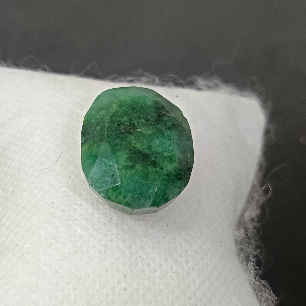 حجر زمرد هندي طبيعي