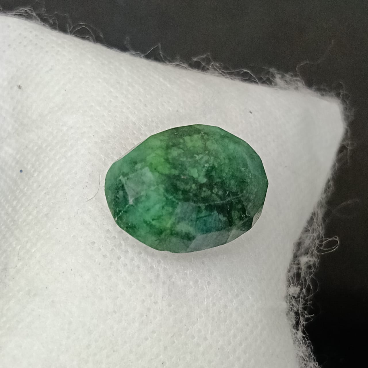 حجر زمرد هندي طبيعي