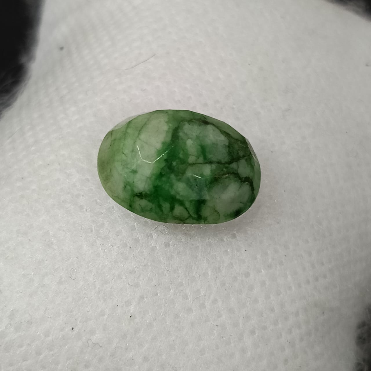 حجر زمرد هندي طبيعي