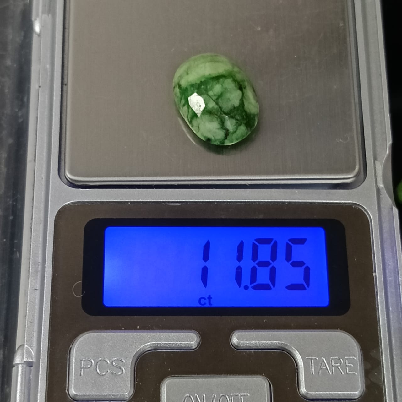 حجر زمرد هندي طبيعي