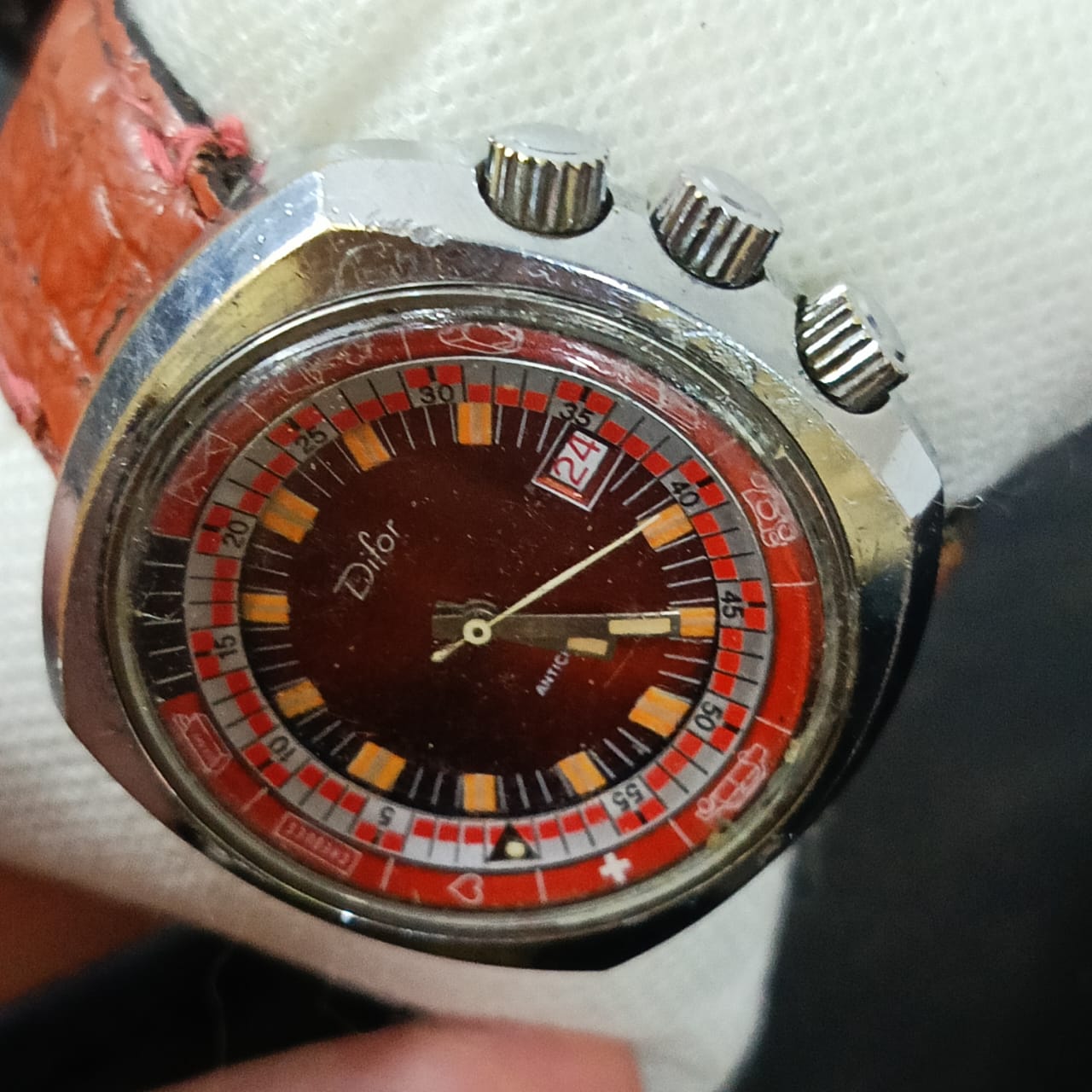 Montre difor suisse mécanique vintage