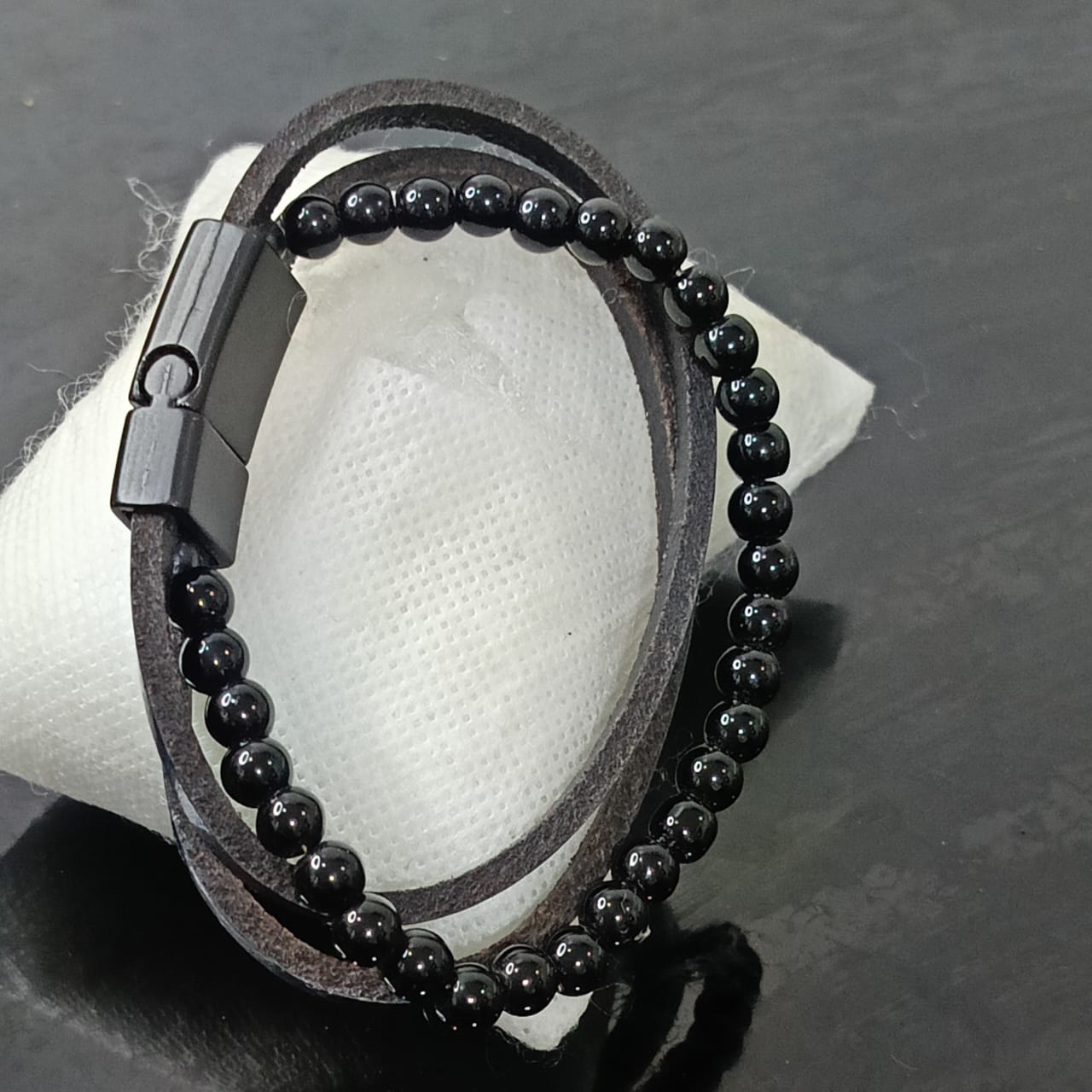 سوار تحفة جلد حر وعقيق