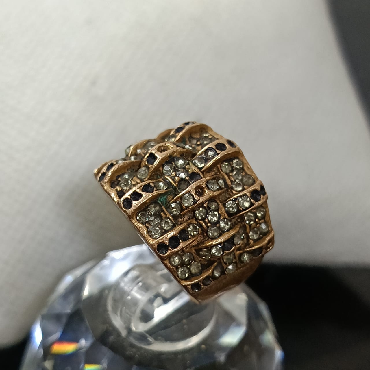 خاتم قديم نسائي بلاكي أحمر