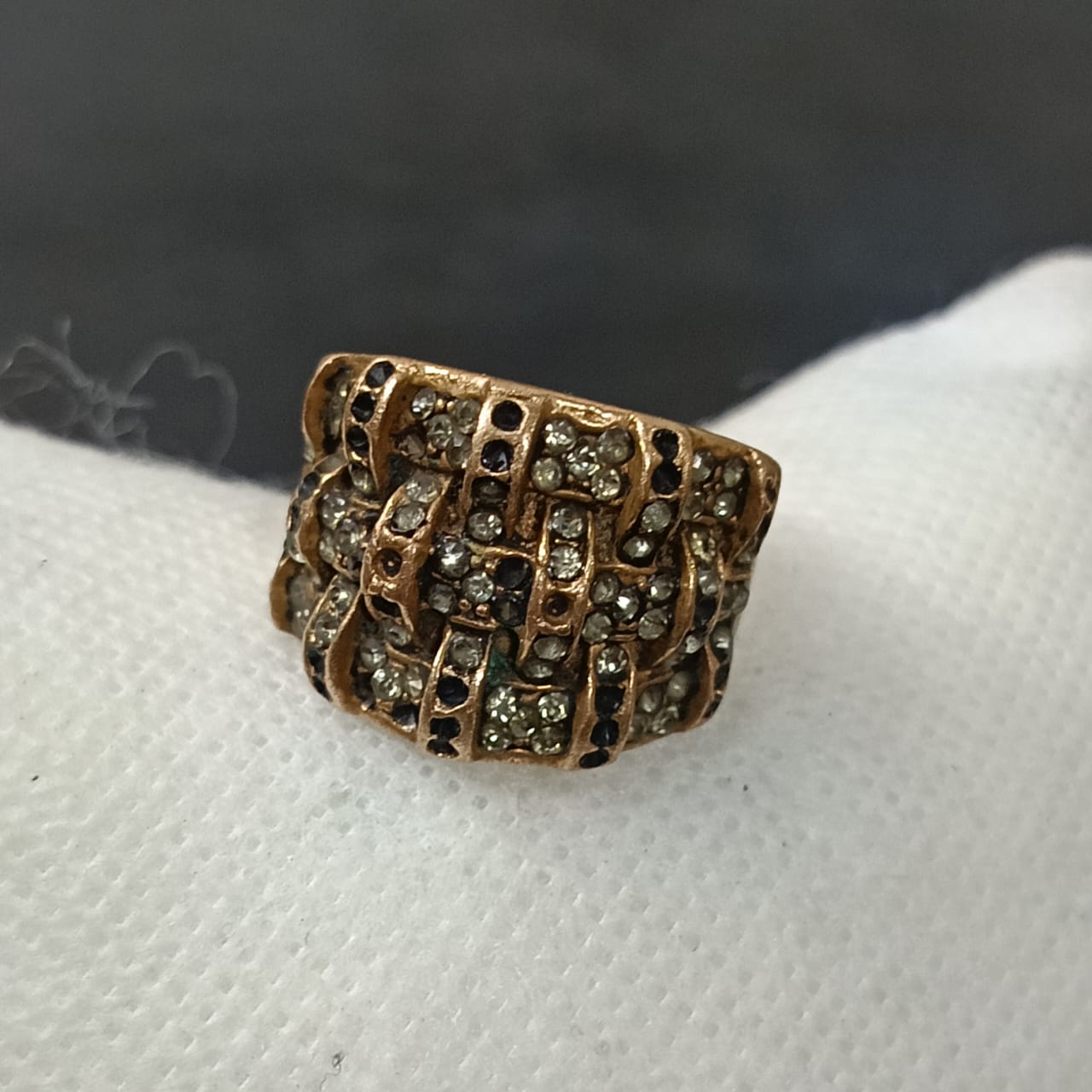 خاتم قديم نسائي بلاكي أحمر