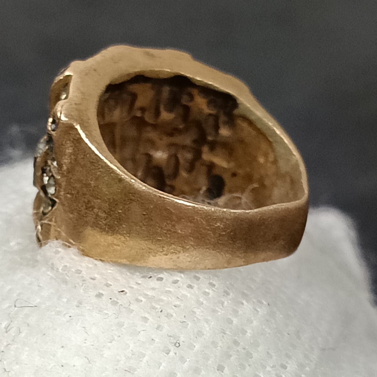 خاتم قديم نسائي بلاكي أحمر