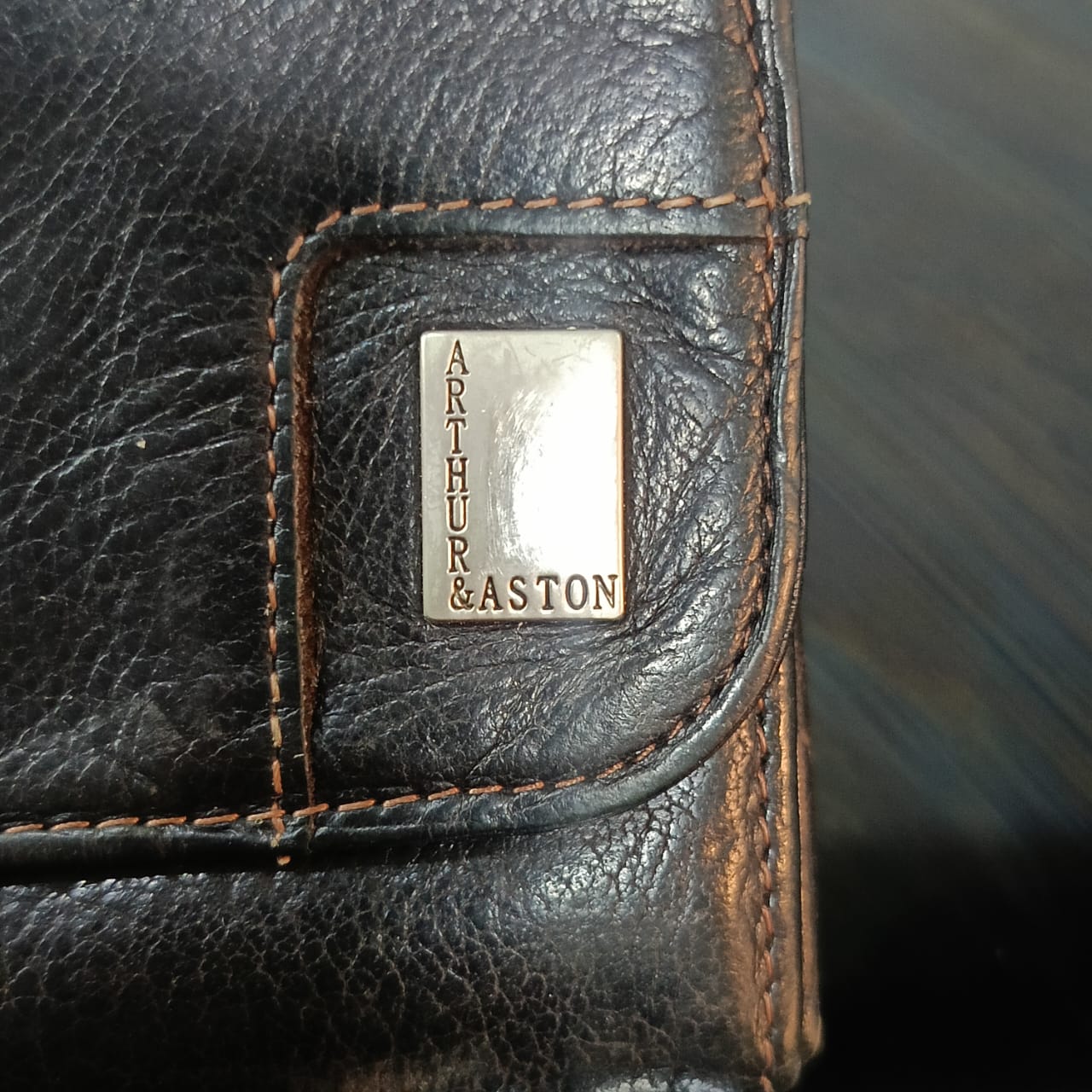 Portefeuille Arthur et Aston en cuir vintage original