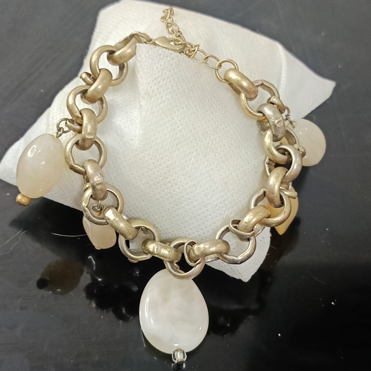 سوار تخفة قديمة بالاحجار