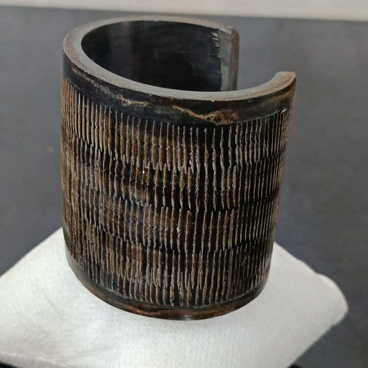 سوار انتيك قديم من عاج وحيد القرن