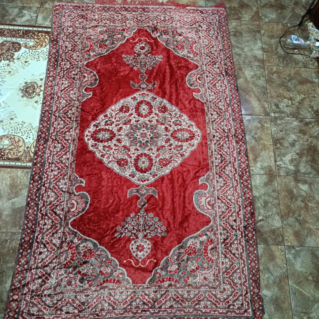 Ancien tapis rouge vintage original