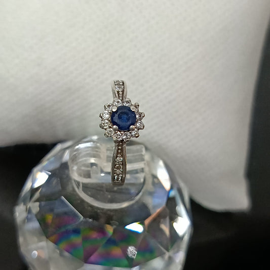 خاتم فضة نسائي مرصع بالأحجار